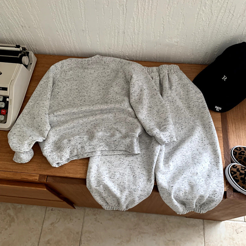 Two piece set of children's hoodies and pants for sports and leisure
