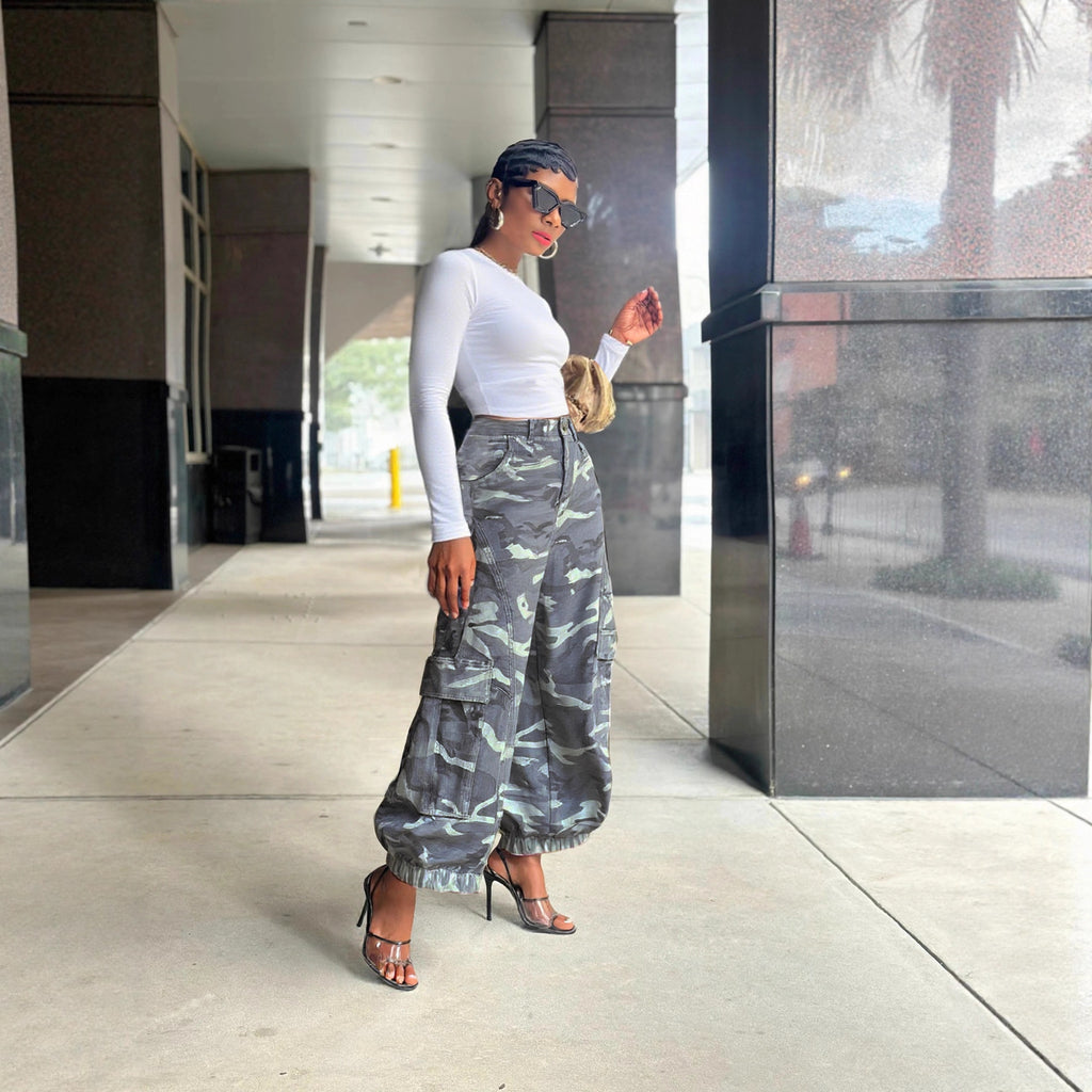Camouflage Knife-Style Wide-Leg Cargo Jeans