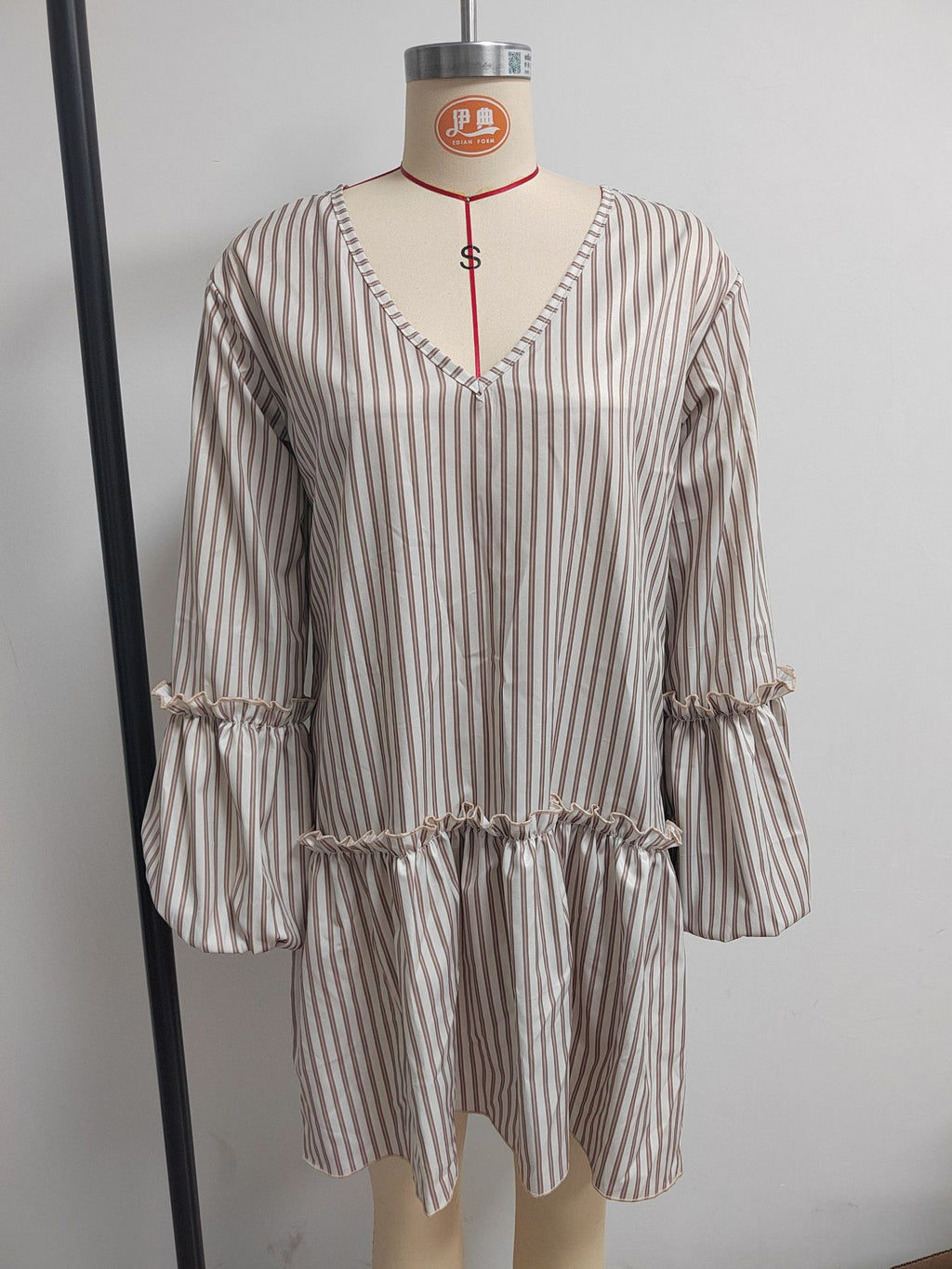 Style Autumn New Women's Long Sleeve Dress Stripe Print V-Neck Lantern Sleeve Loose Mini Dress